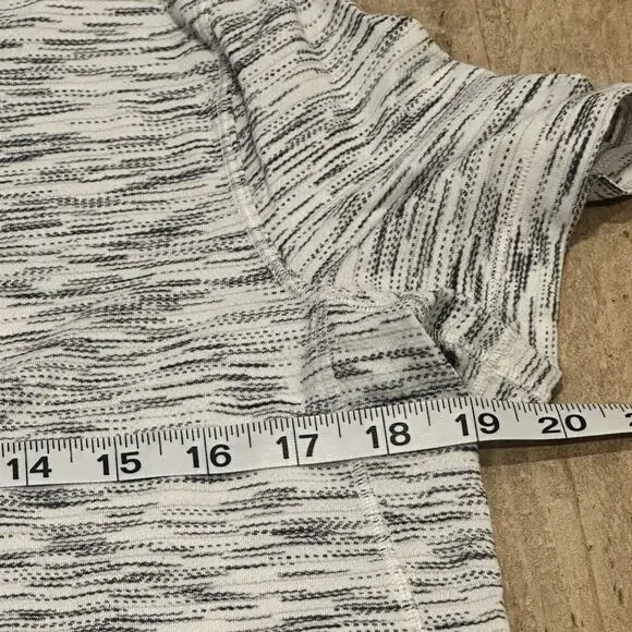 Lululemon Top Womens 8 Heather Gray Round Neck Stretch Active Gym Short Sleeve - Picture 5 of 6